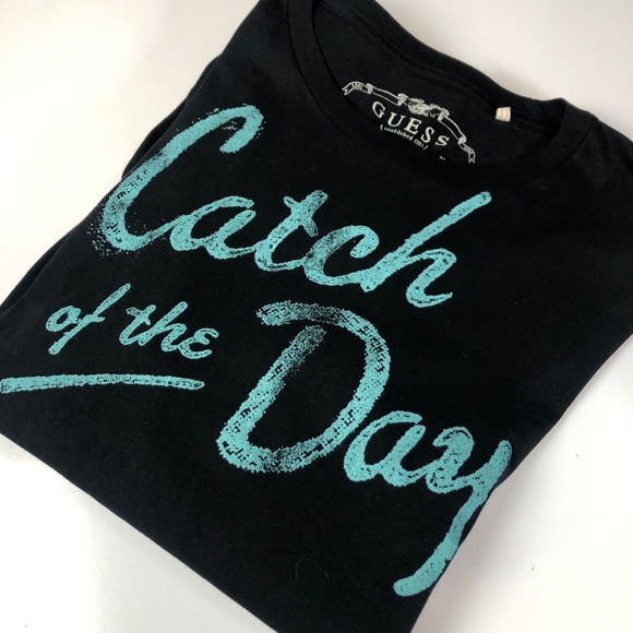 GUESS Catch of the Day Black T-Shirt Size S - Picture 2 of 9